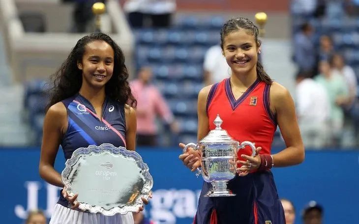 迷们感到振 迷们感到振