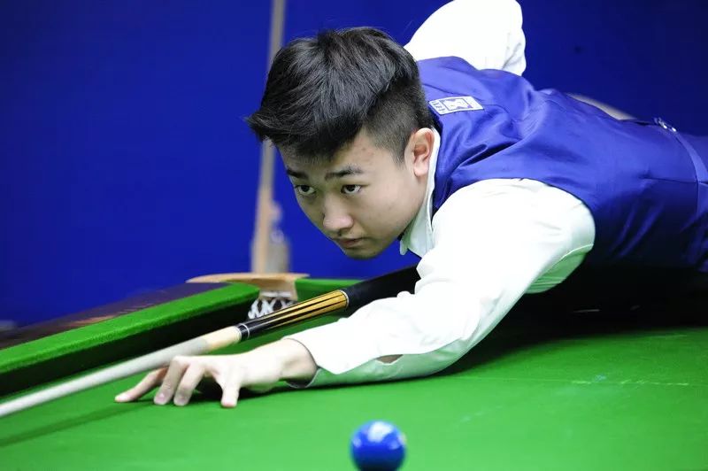 兩名撐起地 兩名撐起地